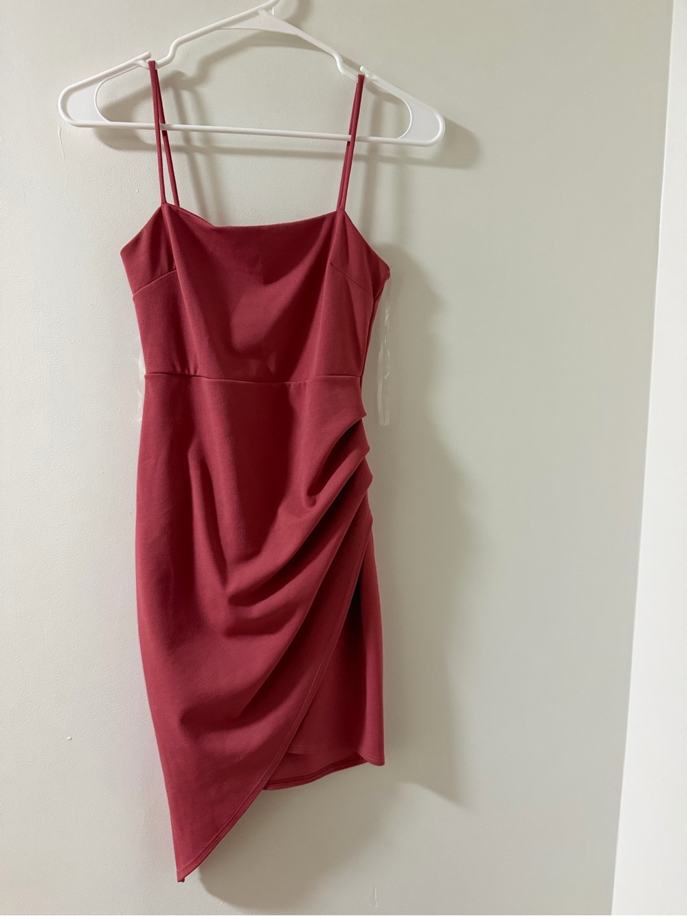 Blue Blush One-Shoulder Ruched Midi Dress in Berry